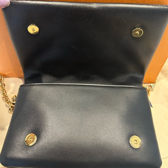 ✅ SOLD LOUIS VUITTON Pochette coussin in Black Gold hardware - Picture 4 of 11